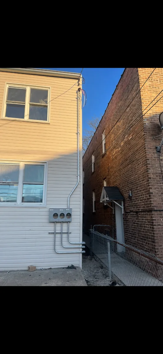 200-amp electrical meter and service panel upgrade in Wood Dale, IL